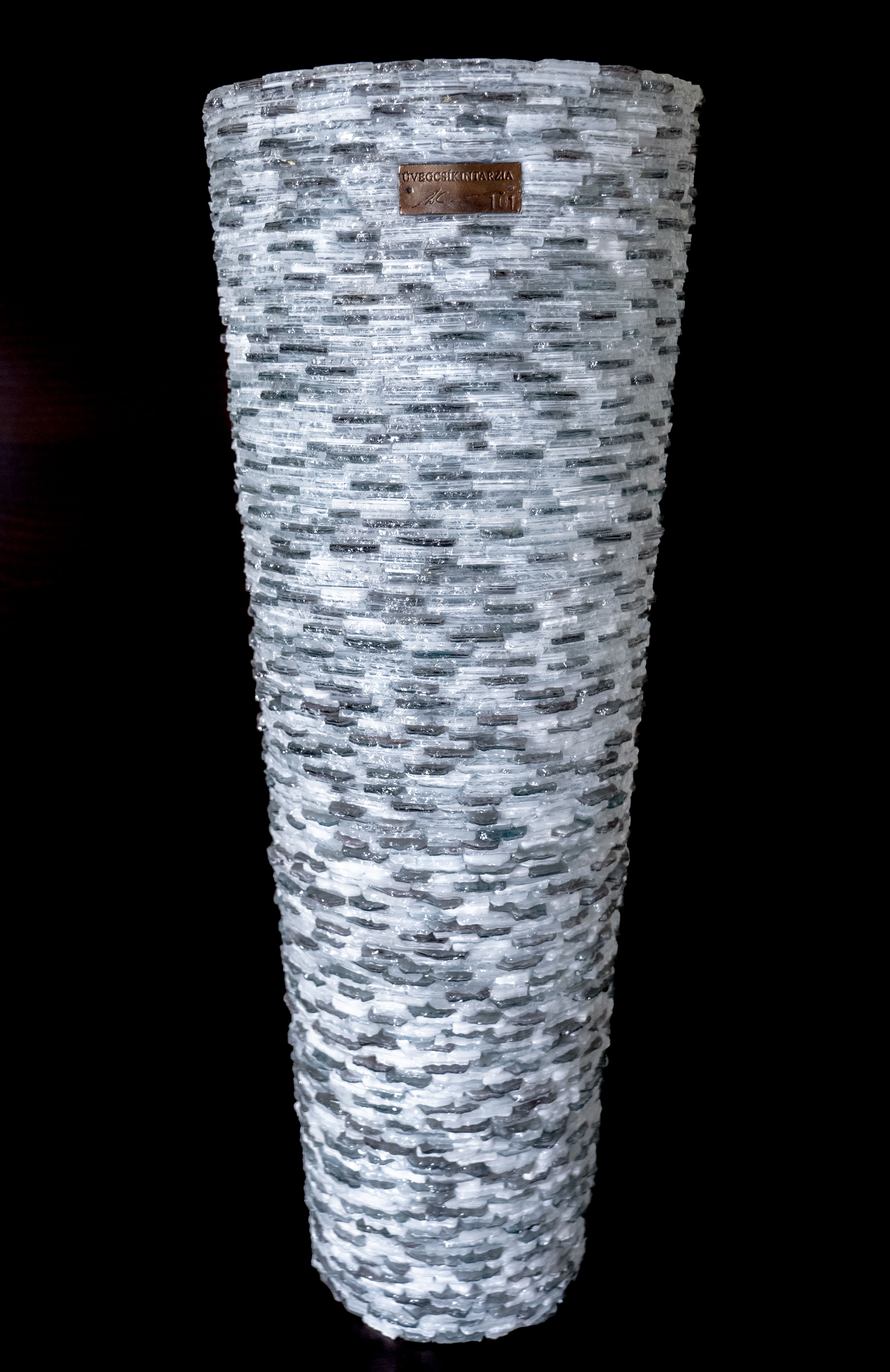 -101- <br>Szürke-fehér váza <br> 50 cm magas <br> 2800 Euro